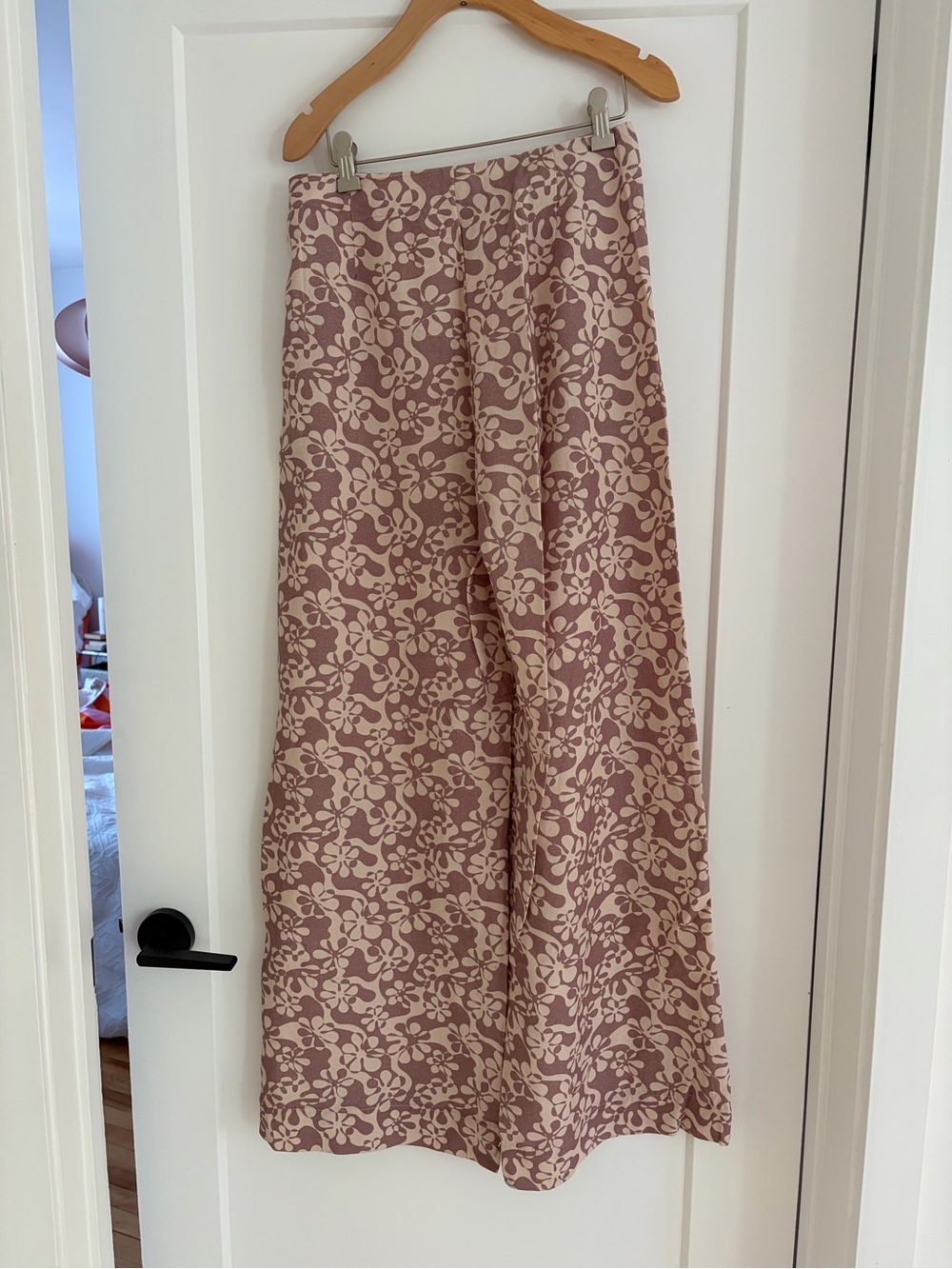 Rhythm Floral Wide-Leg Pants in Dusty Mauve and Cream - Picture 2 of 4